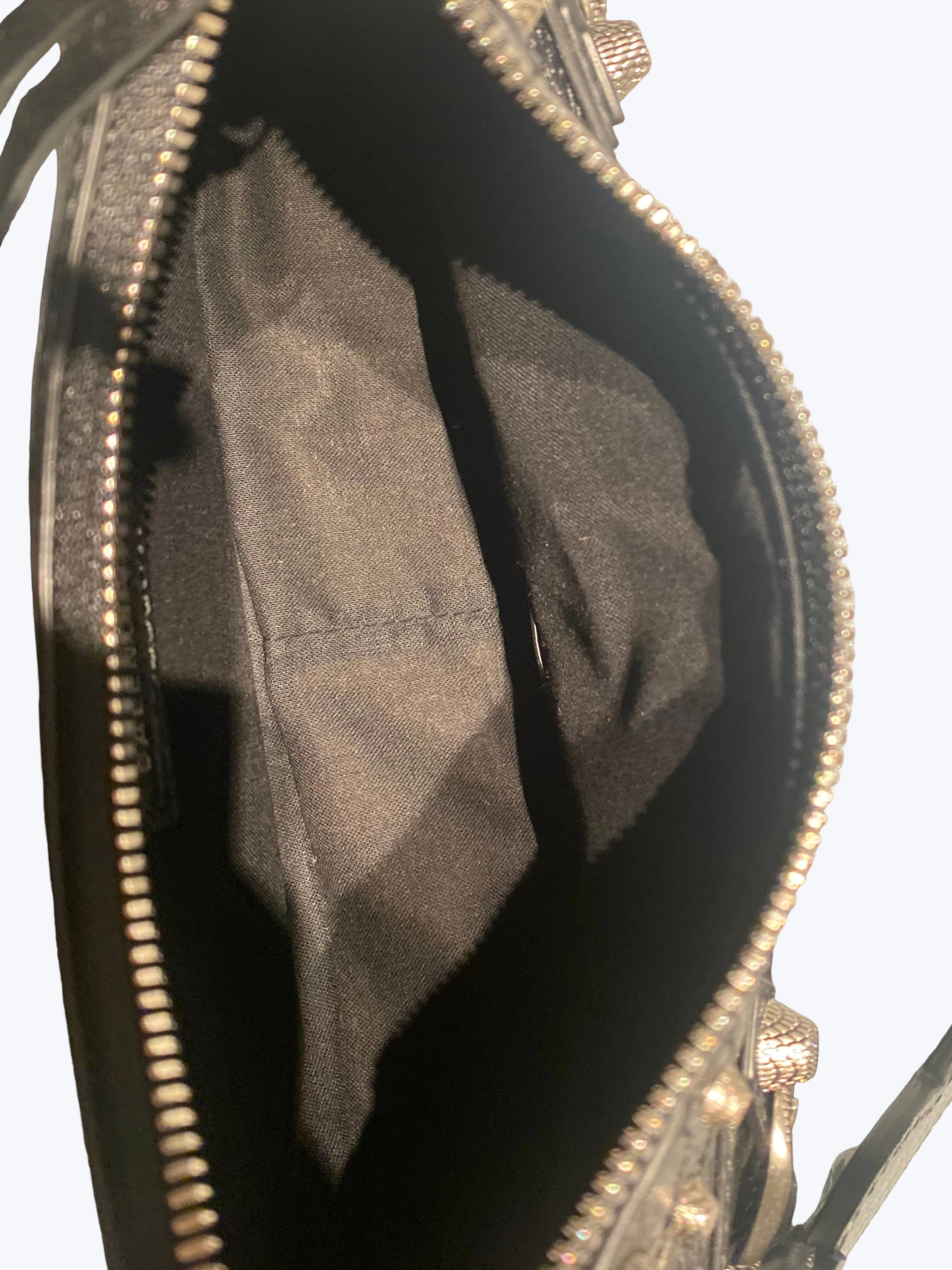 Balenciaga le cagole xs shoulder bag in black Arena lambskin