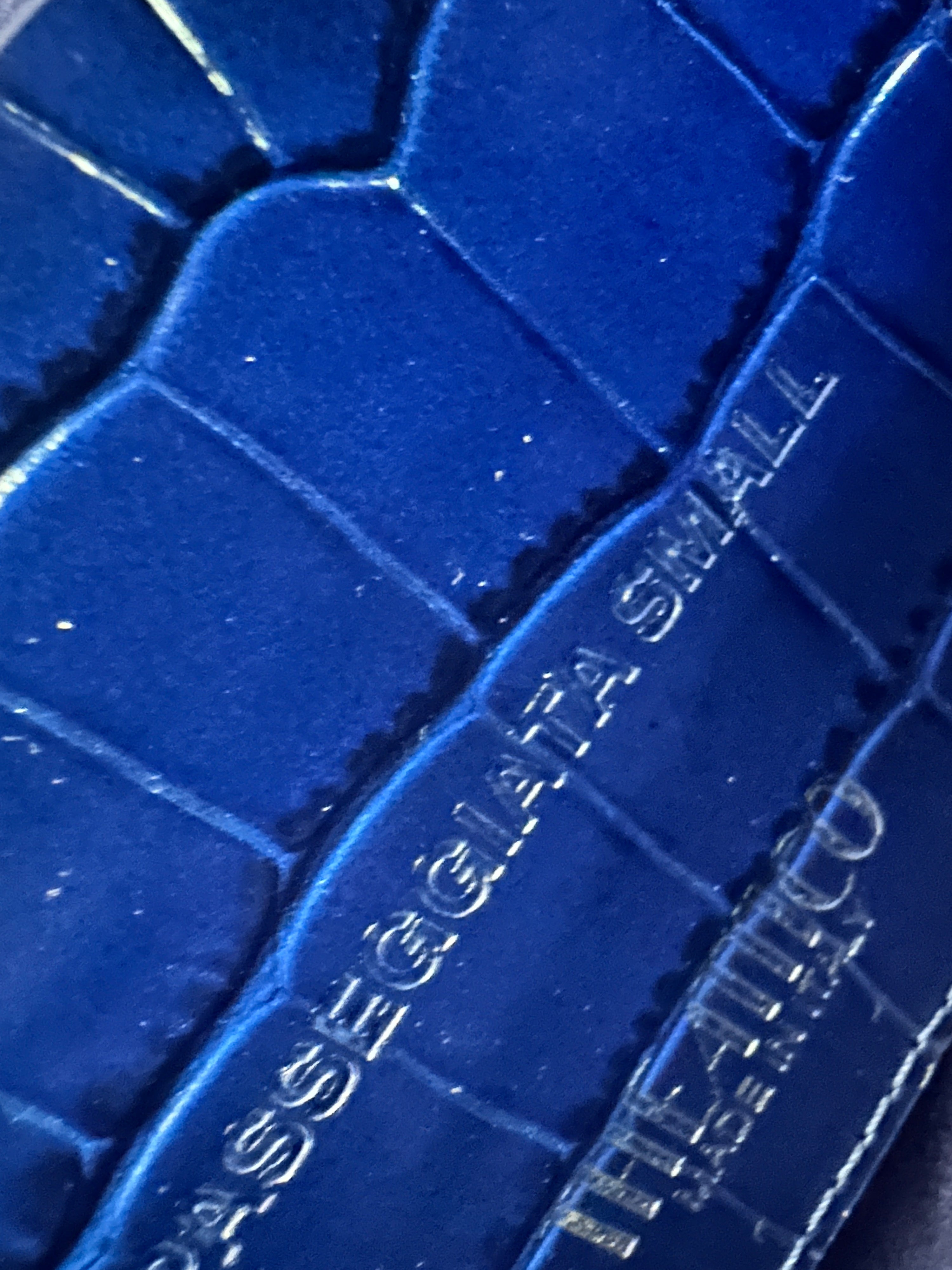 The Attico La Passeggiata Small Crocodile-effect Tote Bag In Blue