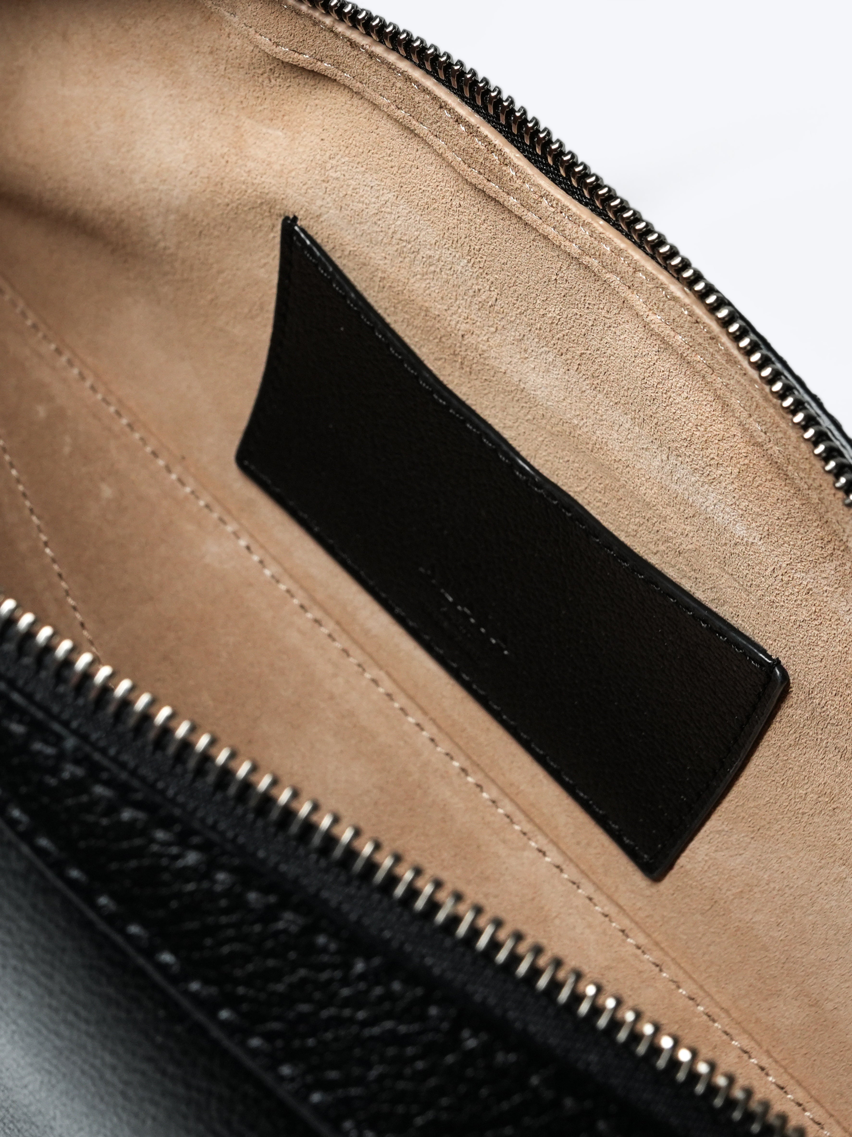 Alaïa Le Teckel Medium Shoulder Bag | Black