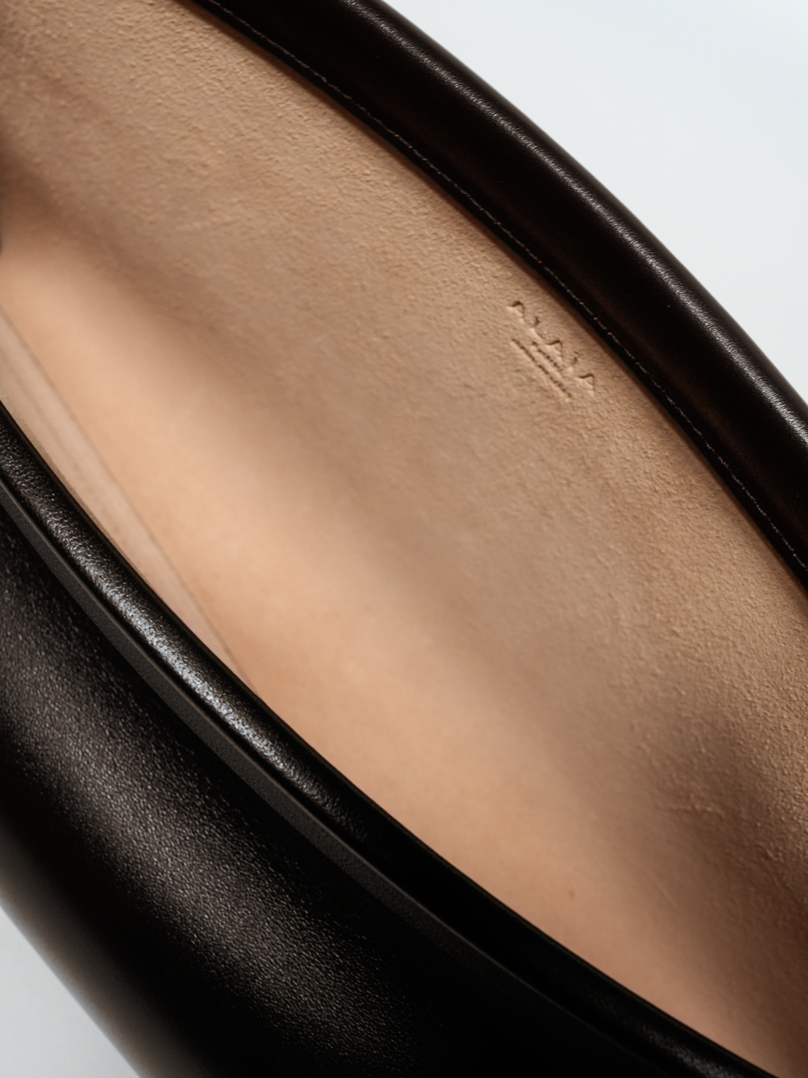 Alaïa Le Click East West Small Baguette Bag | Dark Brown