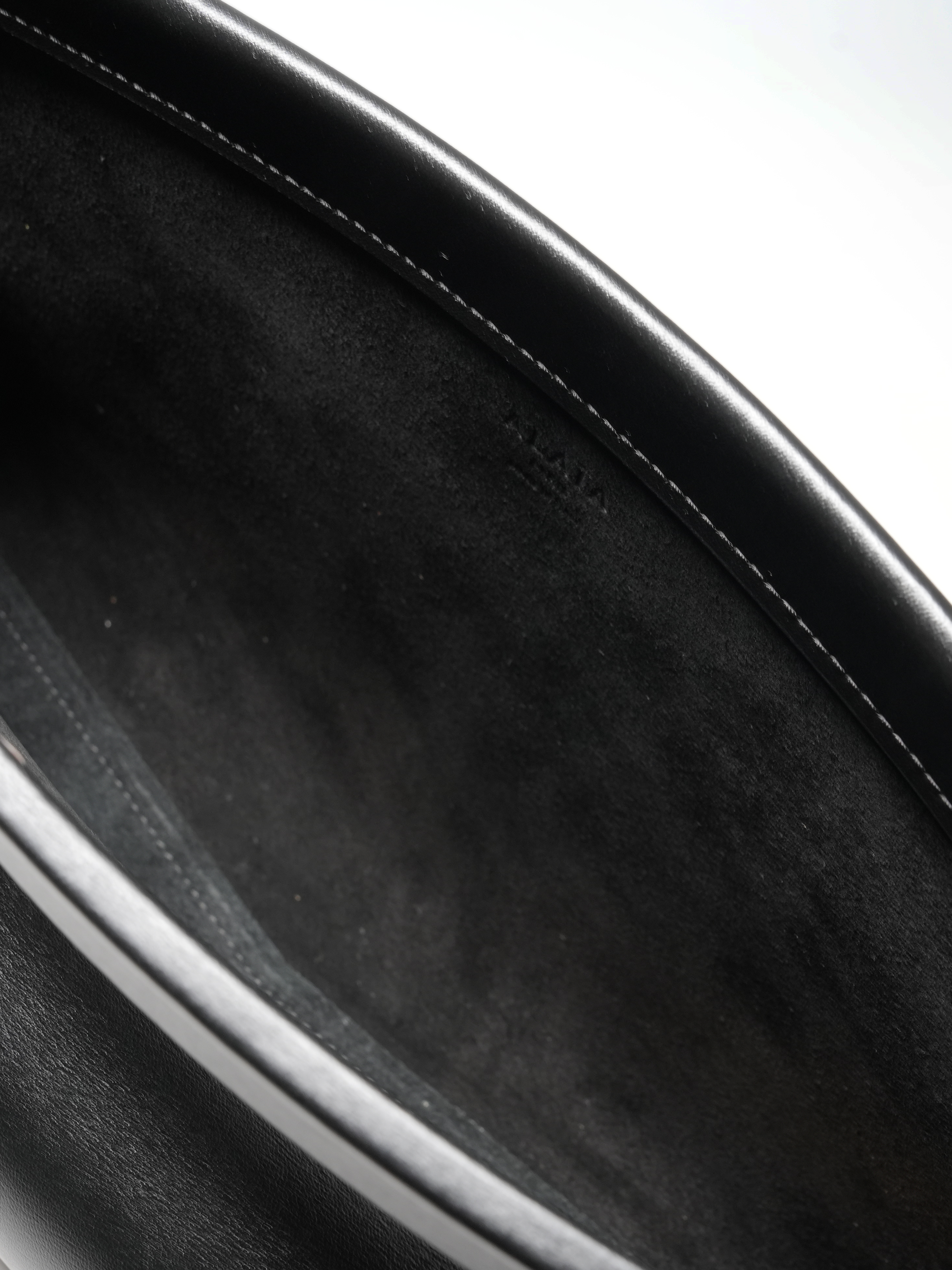 Alaïa Le Click East West Medium Baguette Bag | Black